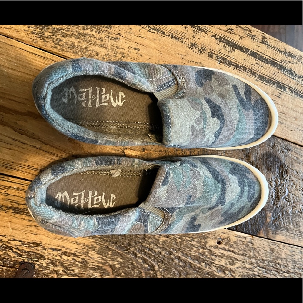 Camouflage slide on sneakers